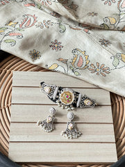 Alankaar Vilandi stone choker